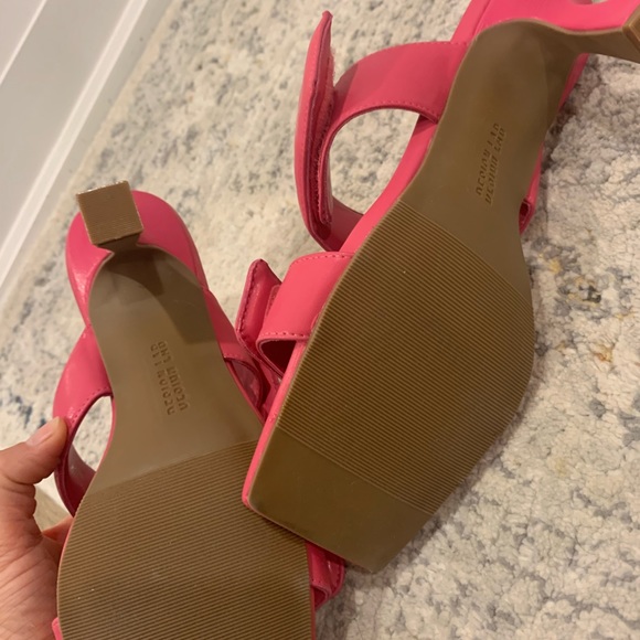Pink design lab shoes says size 9 fits more like 8 - Picture 2 of 4